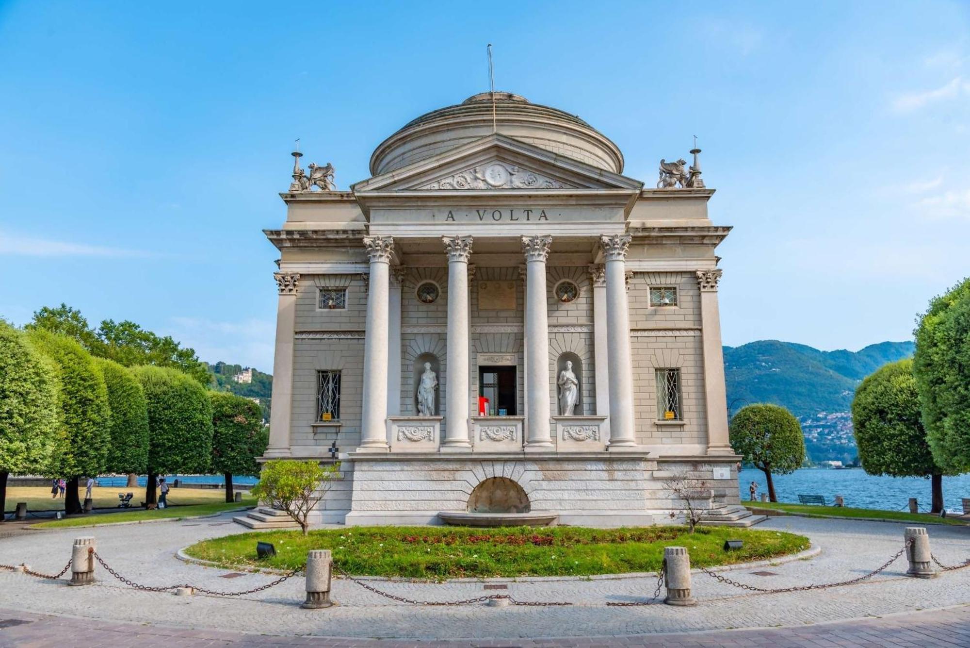 Elegant Beige 5 Minutes From The Como