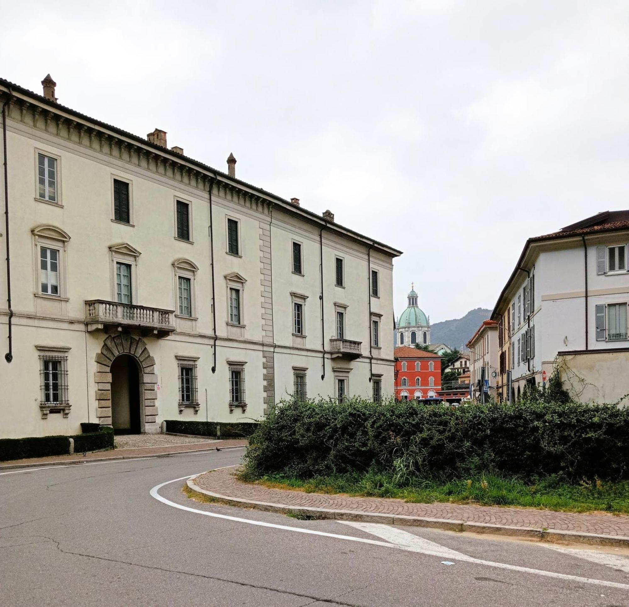 Apartment Elegant Beige 5 Minutes From The Como